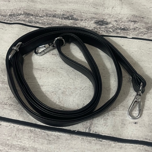 NWOT BLACK PU LEATHER CAT TOTE OR CROSSBODY - Picture 5 of 10